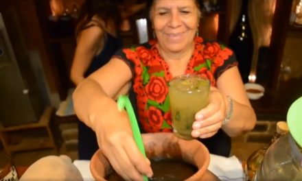 Vive la fiesta con el mejor ambiente en La Mezcalería de Mazunte