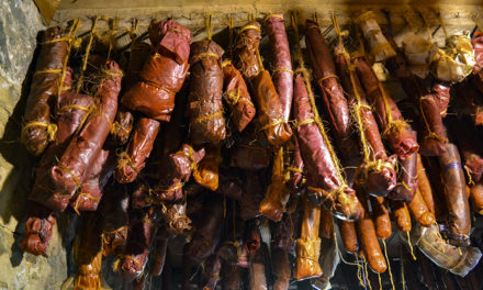 La exquisitez del jamón pata negra hecho en Oaxaca se degusta en La Torre del Roüre