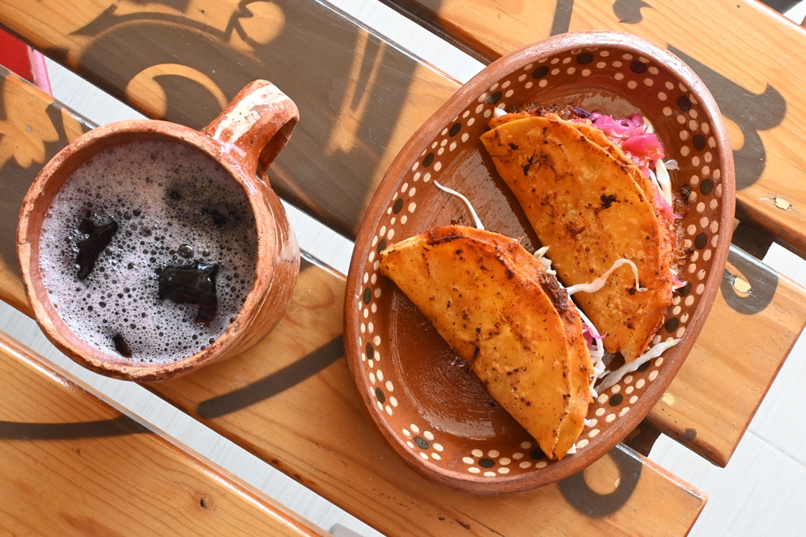 La fabulosa historia de las quesabirrias o tacos planchados de Guadalajara Leche con tuna