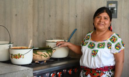 Santa Cruz Papalutla revive sus fiestas en el Centro Gastronómico