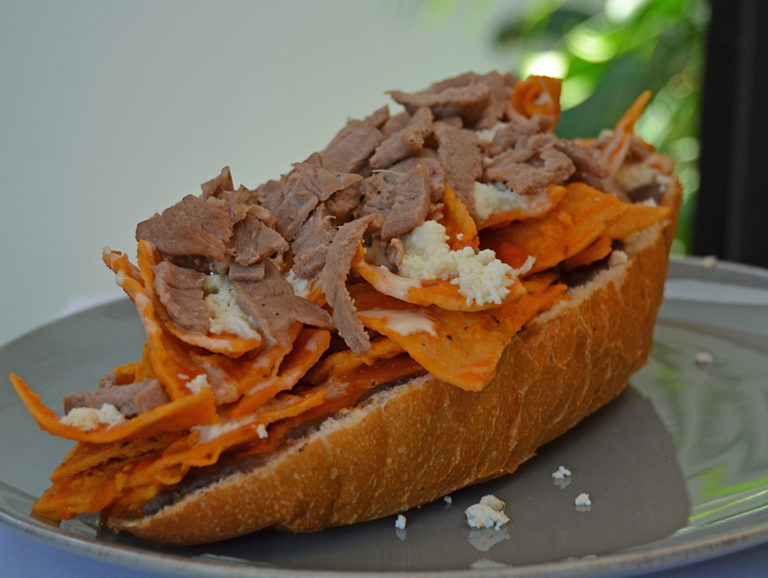 Pepito de chilaquil en Tomate Chocolate