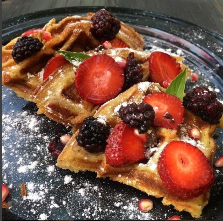 Waffles de frutos rojos en Viajante