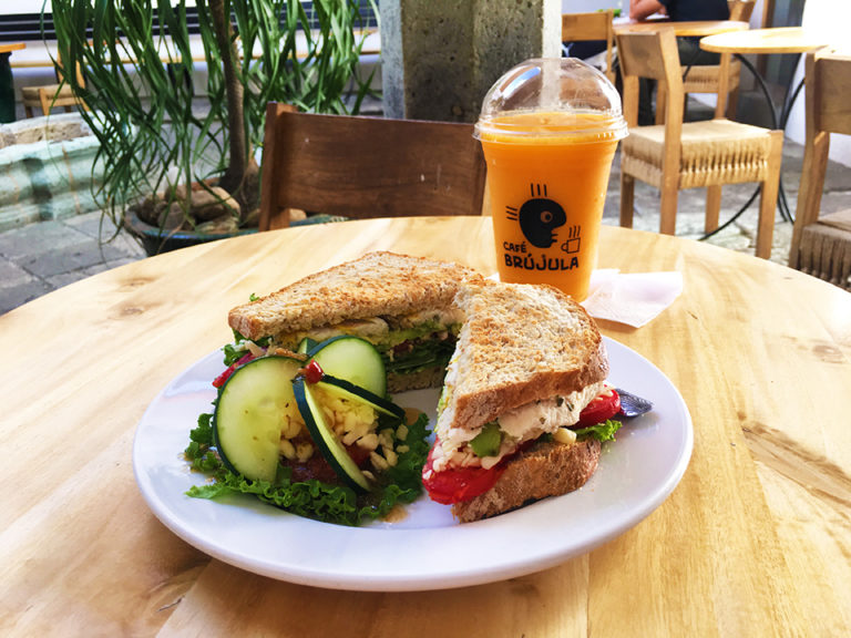 Sándwich en La Brújula