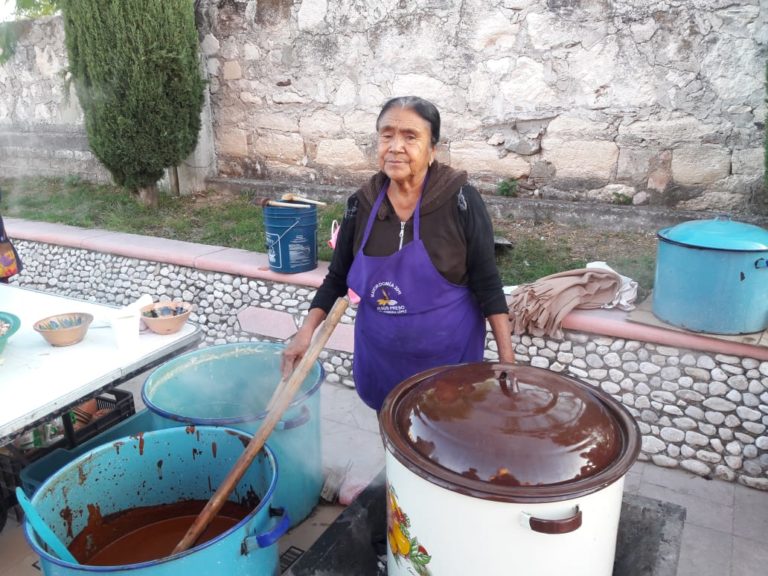 Doña Micaela, cocinera tradicional de Tamazulapam