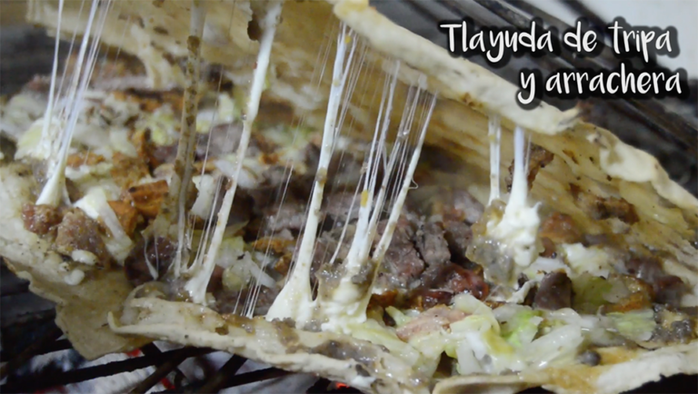 Tlayuda de tripa y arrachera