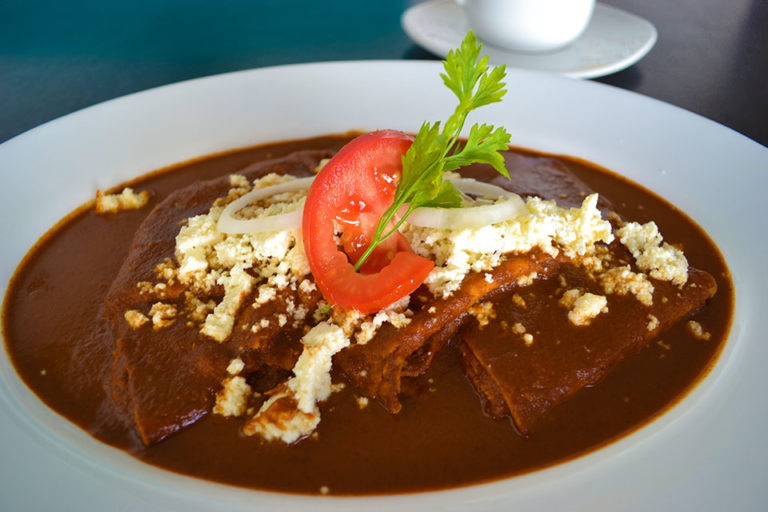 Enchiladas de coloradito de Nashi Galbani