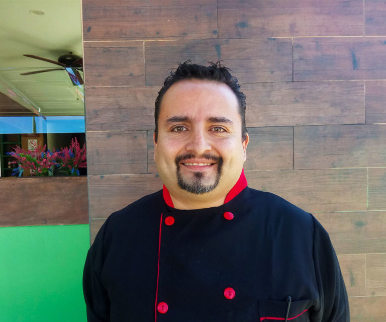 Platillos con alma; Amadeo Puntunet Bates