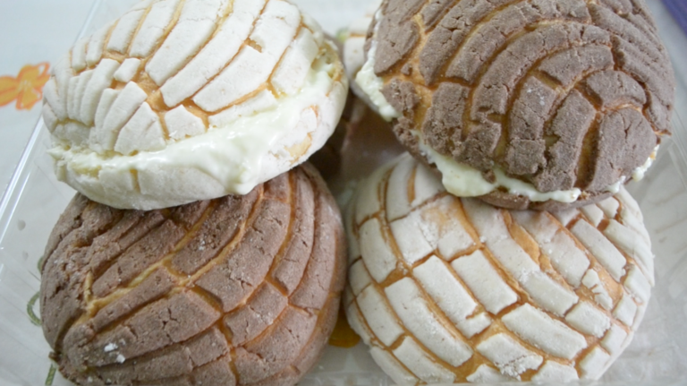 Conchas con nata de la cremería Cervantes