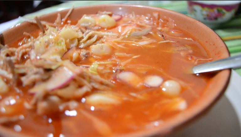 Pozole michoacano en La gran torta