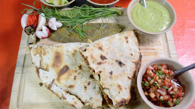 Tlayuda de costilla en Arracheras Lencho