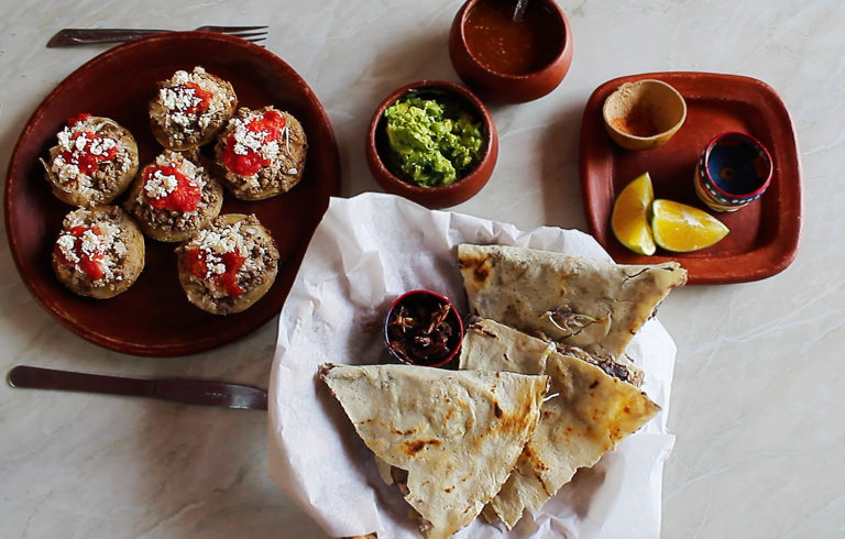 Comida tradicional en Maíz Azul