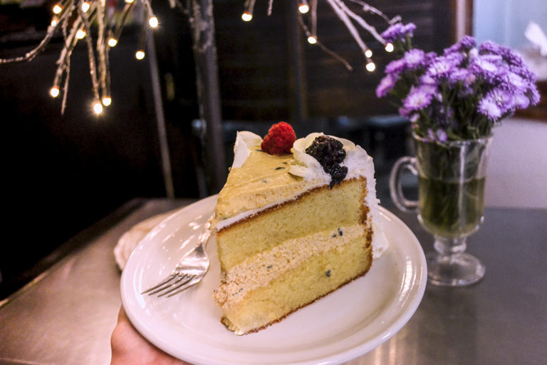 Pastel de maracuyá en La Cereza