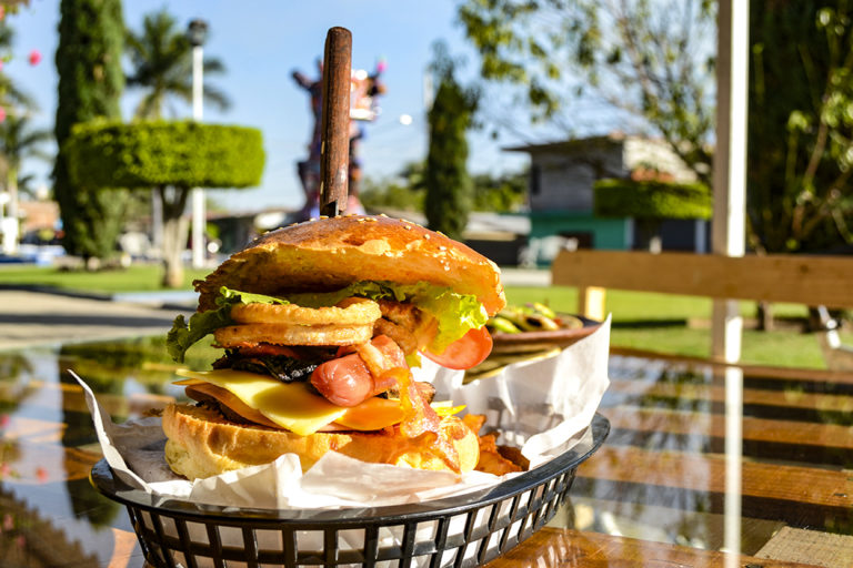 La mejor hamburguesa del Tule, en Oveja Negra