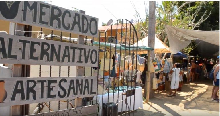 Natural y sin intermediarios, el mercado en Mazunte