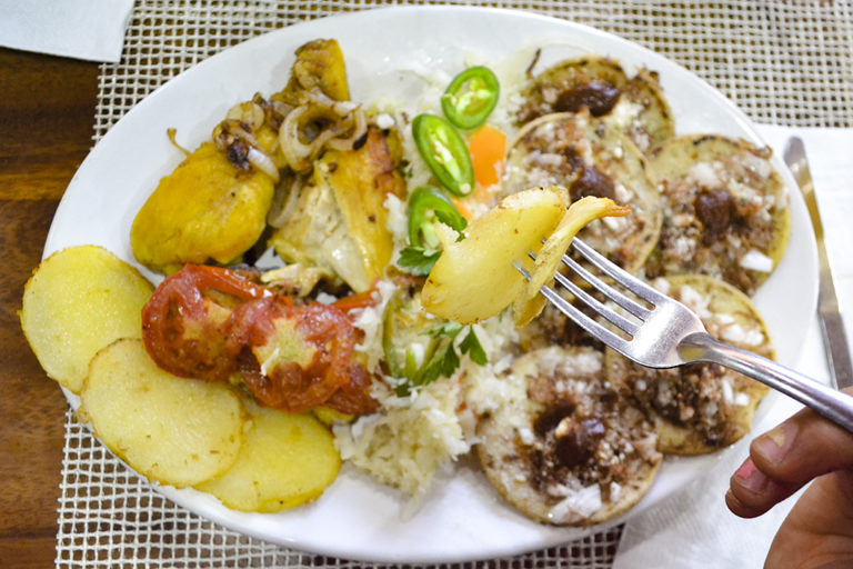 2/57, un clásico, con ambiente familiar y buen sazón en Juchitán