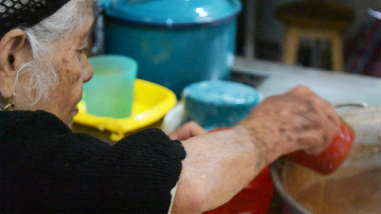 Un atole para endulzar el alma, Jesús y María, en el mercado de la Reforma