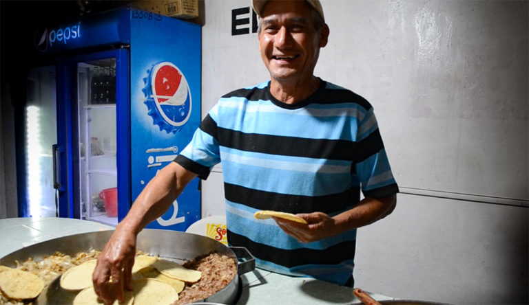 Tacos de tripa y tasajo «El Guero» |En la colonia 7 regiones