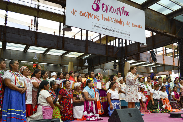 Premian como maestras cocineras por platillo de salvaguarda y platillo ceremonial