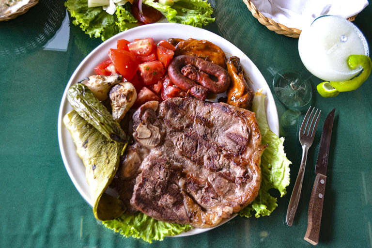 Los Chapulines, en Huajupan, toda una experiencia culinaria