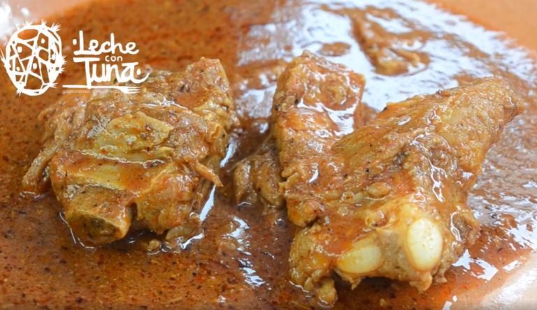 Costilla de puerco en salsa de chicatana, un tesoro gastronómico de Oaxaca