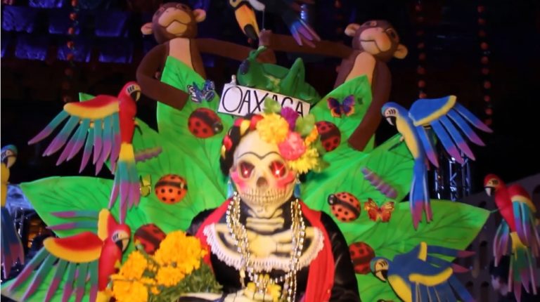 Los disfraces en Oaxaca en la celebración de Muertos