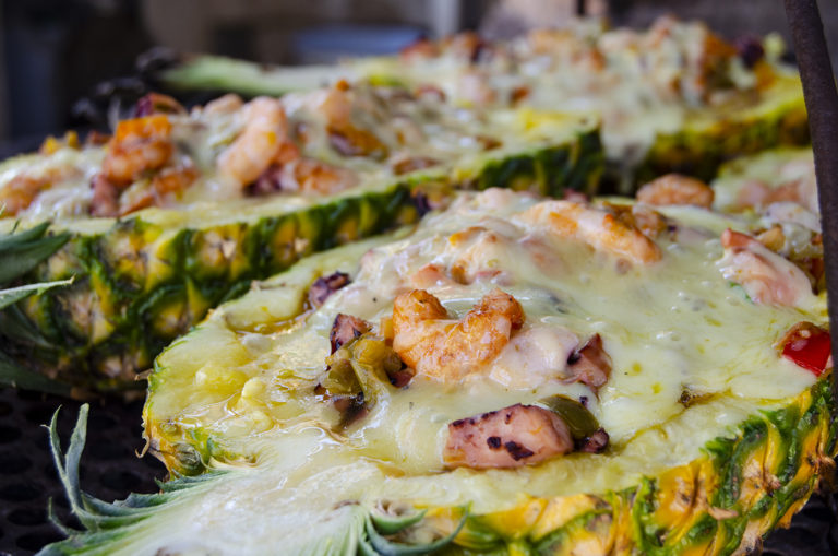 Explosión de sabores con la piña rellena de El Teco
