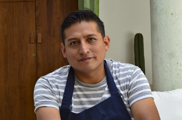Israel Loyola, con la estampa de la cocina tradicional oaxaqueña