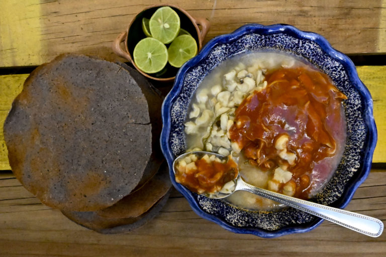Pozole estilo tlaxiaco con doña Lichita