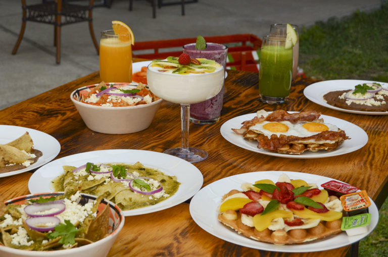Desayuno en La Cofradía, en las faldas de Monte Albán