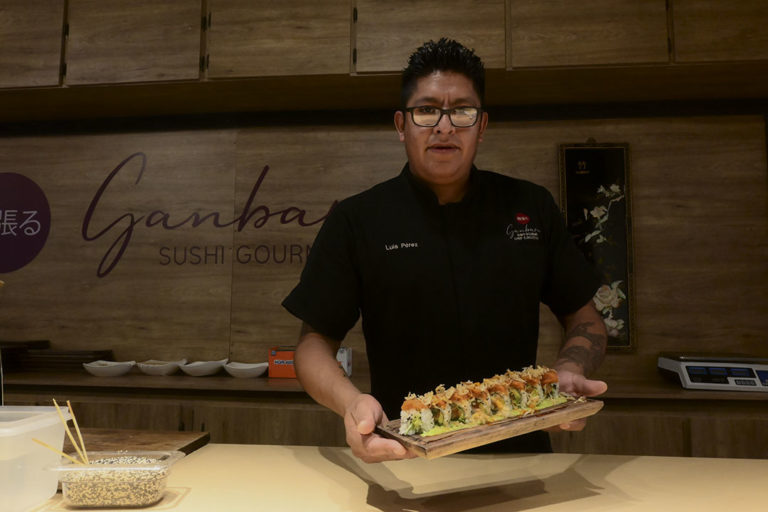 De niño migrante a destacado chef | Abre en Oaxaca Ganbaru Sushi Gourmet