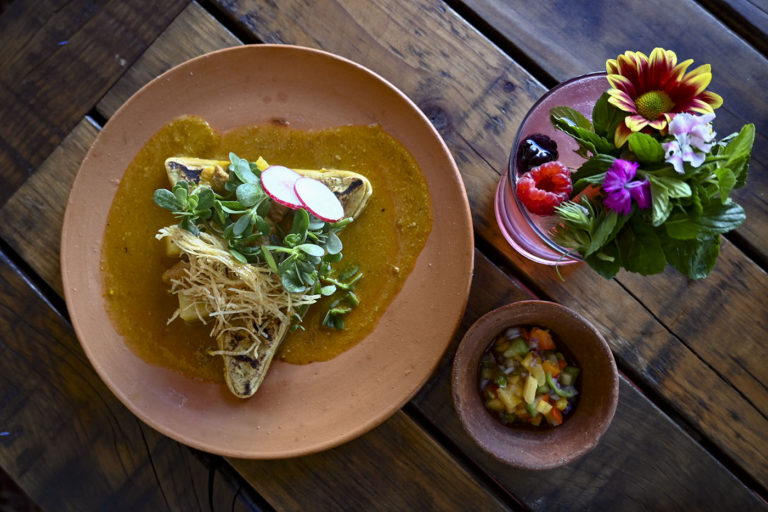 Baltazar, tetelas y mezcal cumple dos años