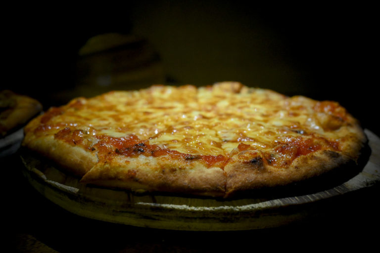 Pizzería Dragón en el paraíso tropical de Barra de la Cruz