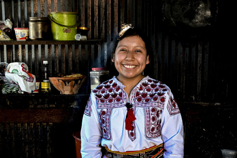 Caldo mixe y tamales de frijol, la comida ritual en Tlahuitoltepec