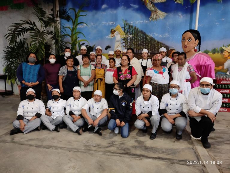 Cocineras abren su corazón a alumnos de Gastronomía