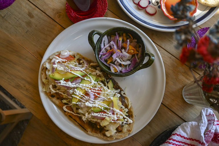 Orégano, tradición y sabor en Zipolite