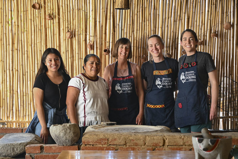 Clases de cocina tradicional y ancestral de Oaxaca con Minerva