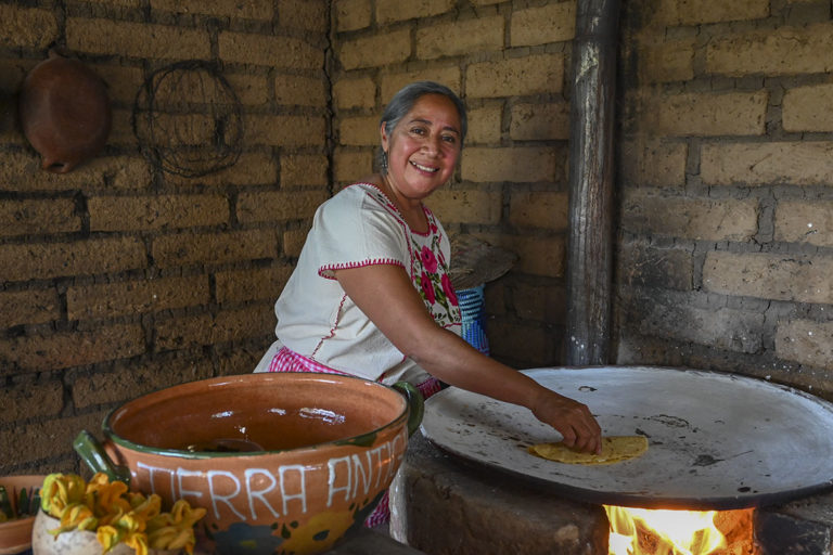 La bendición zapoteca encarnada en Carina Santiago