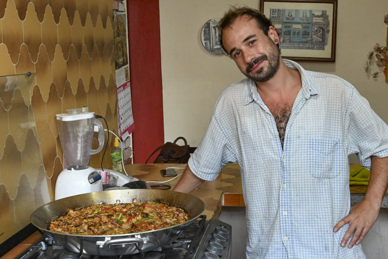 Paella de hongos silvestres y pork bibs