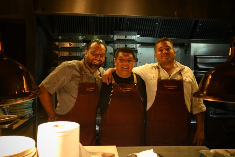 Nogada, elote y almejas en la velada de Vaca Marina