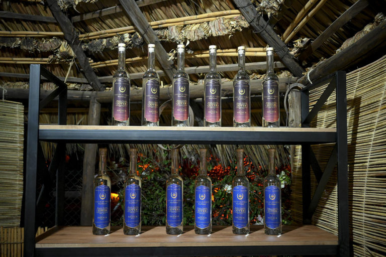 Lanzan Collar de Perlas, mezcal artesanal de Tlacolula