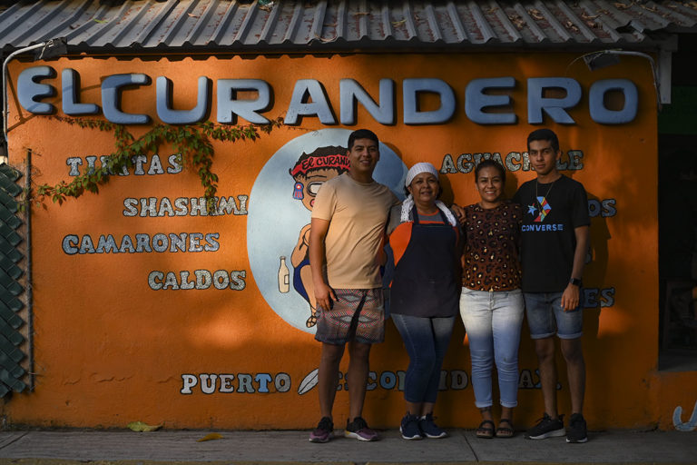El Curandero, el cálido sazón en Puerto Escondido