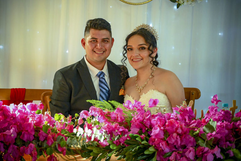 Rufino y Yereli, preservan la tradicional boda en San Marcos Arteaga