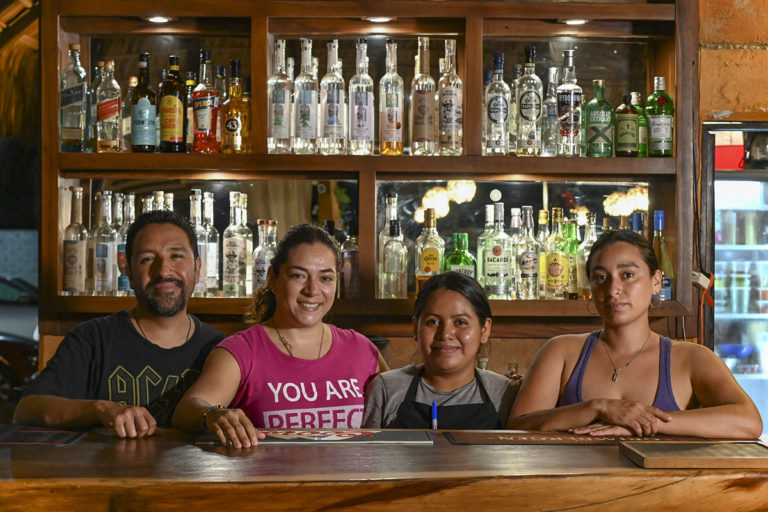 Cayuco, a travesía culinaria en Puerto Escondido