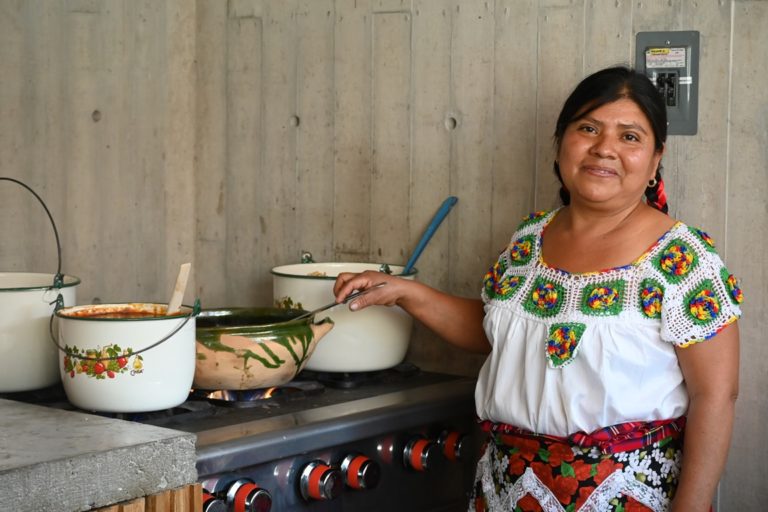 Santa Cruz Papalutla revive sus fiestas en el Centro Gastronómico