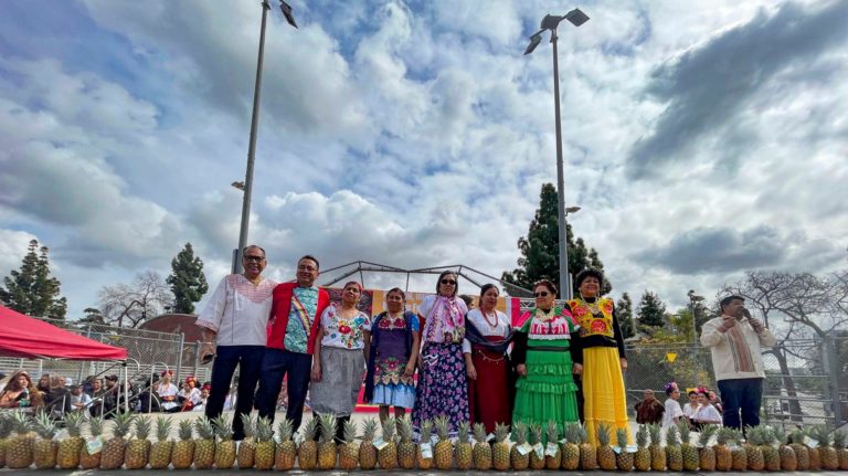 Un bocadito de Oaxaca para los paisanos en Los Ángeles California