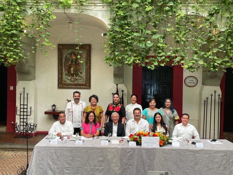 Toman protesta a la Mesa Directiva de la Canirac Oaxaca