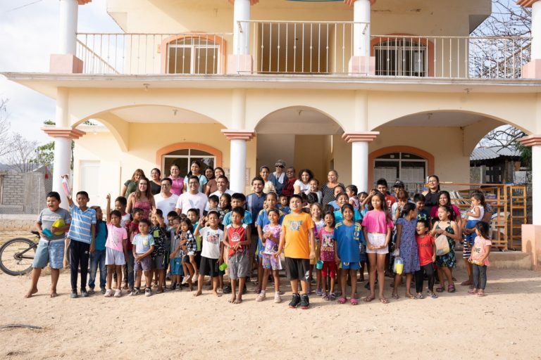 Celebra Canirac a niños en Colotepec