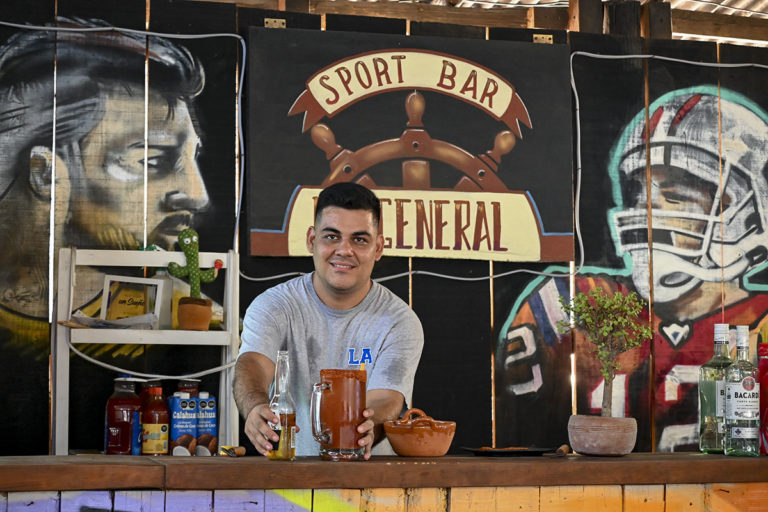 Cocina y ambiente deportivo en Zipolite