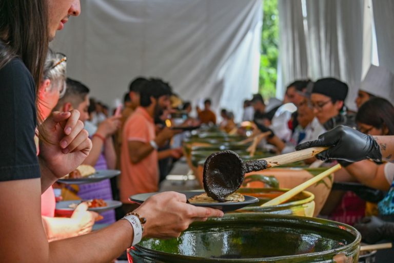Festín culinario engalana las fiestas de la Guelaguetza
