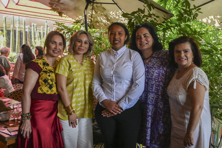 Desayuno solidario para apoyar a jóvenes becadas